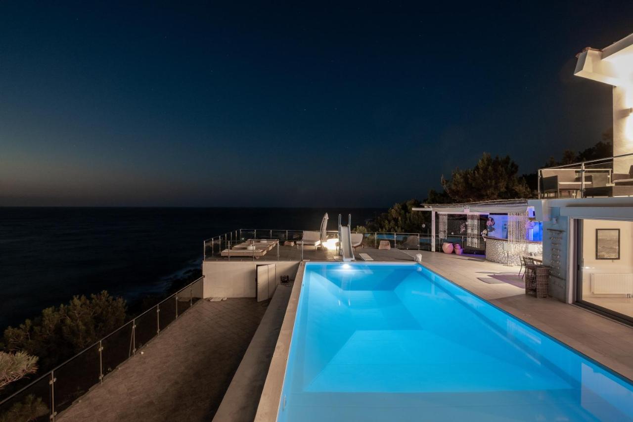 Icarus Luxury Beachfront Villa Gialiskari  エクステリア 写真