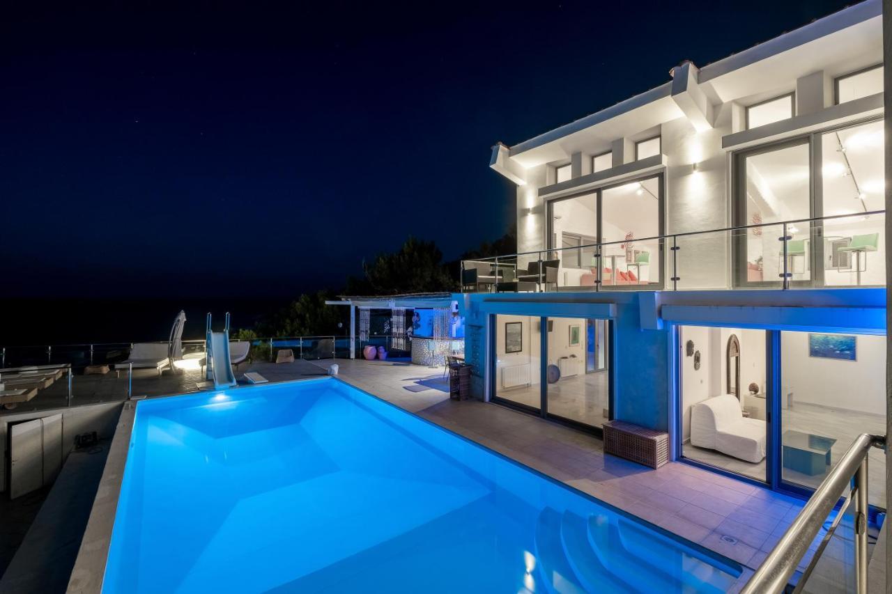 Icarus Luxury Beachfront Villa Gialiskari  エクステリア 写真