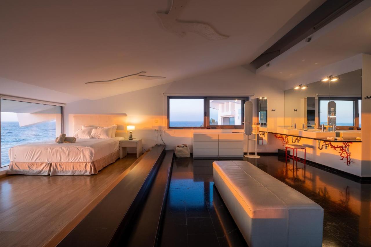 Icarus Luxury Beachfront Villa Gialiskari  エクステリア 写真