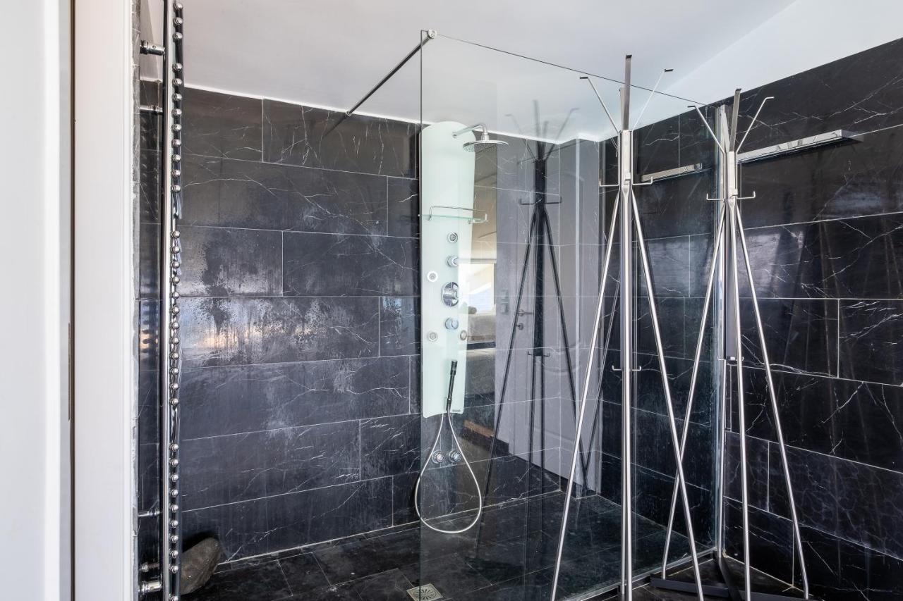 Icarus Luxury Beachfront Villa Gialiskari  エクステリア 写真
