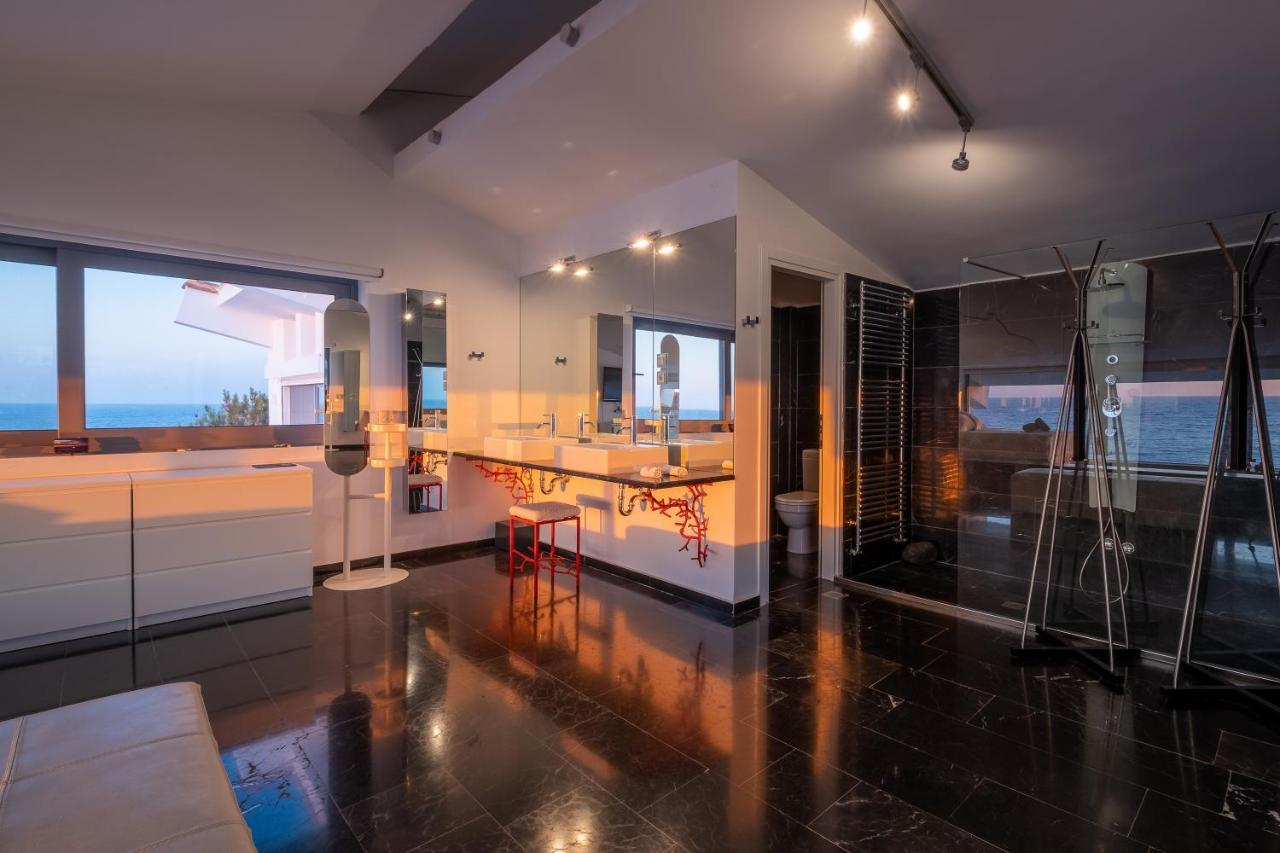 Icarus Luxury Beachfront Villa Gialiskari  エクステリア 写真