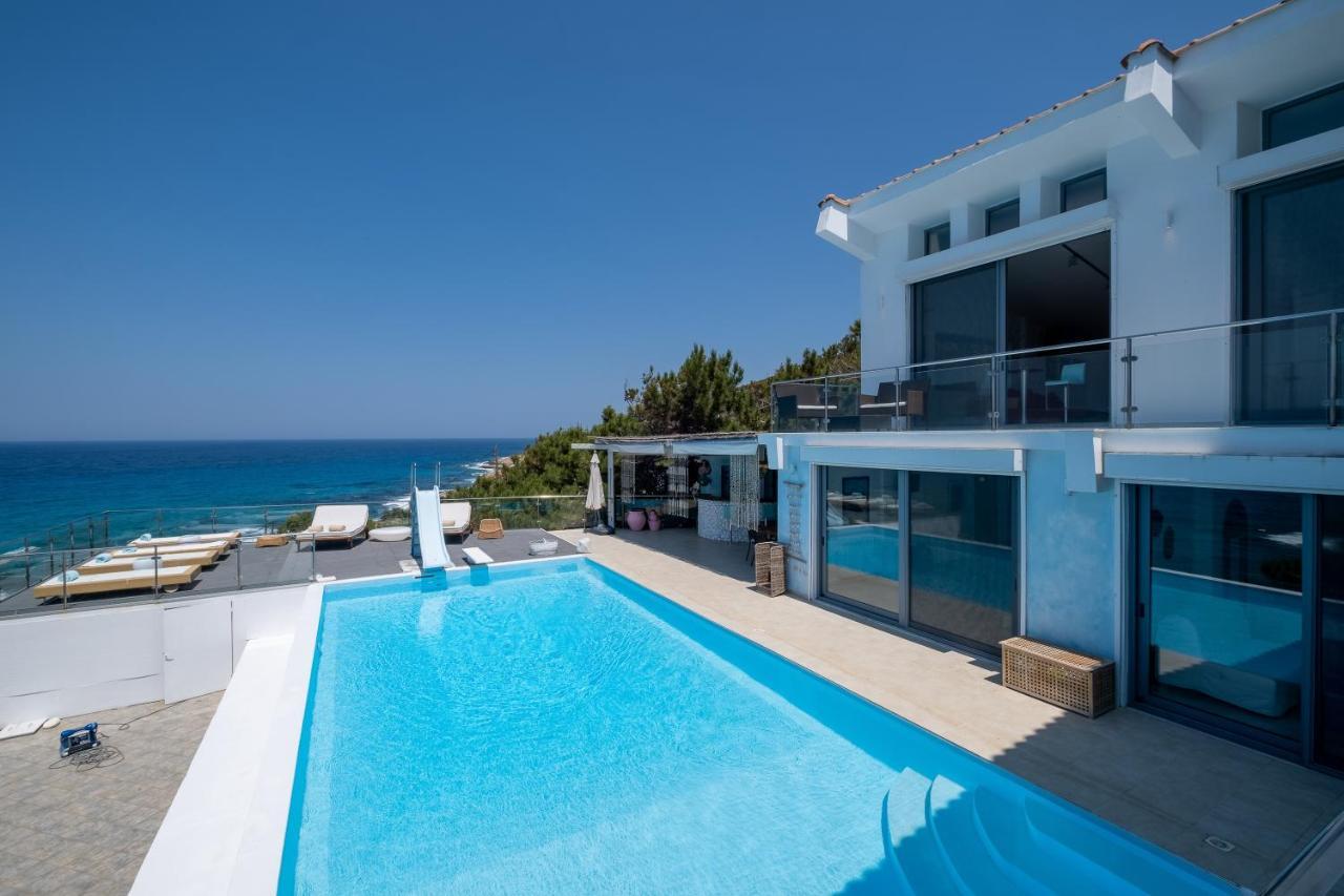 Icarus Luxury Beachfront Villa Gialiskari  エクステリア 写真