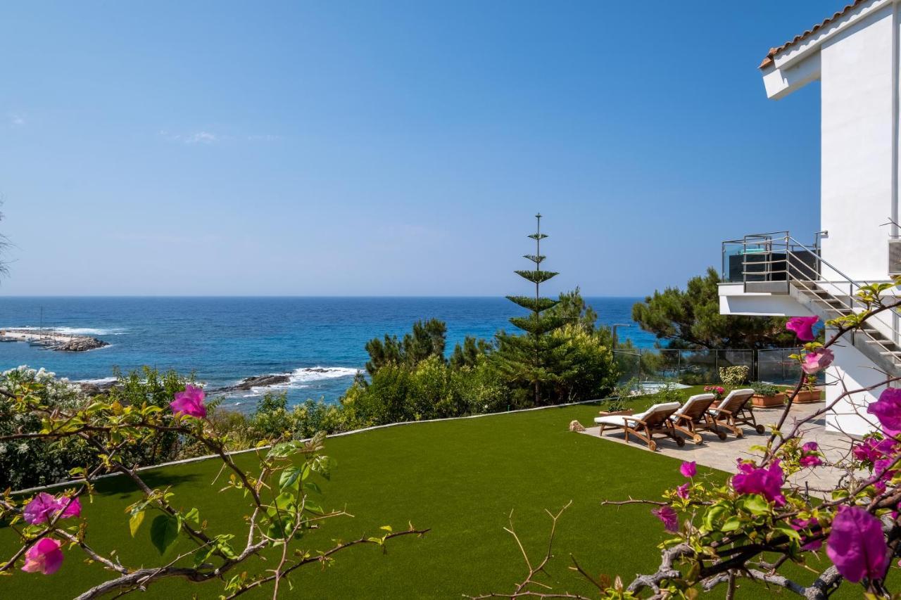 Icarus Luxury Beachfront Villa Gialiskari  エクステリア 写真