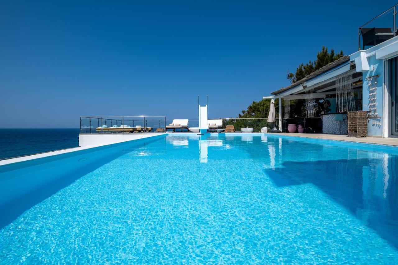 Icarus Luxury Beachfront Villa Gialiskari  エクステリア 写真
