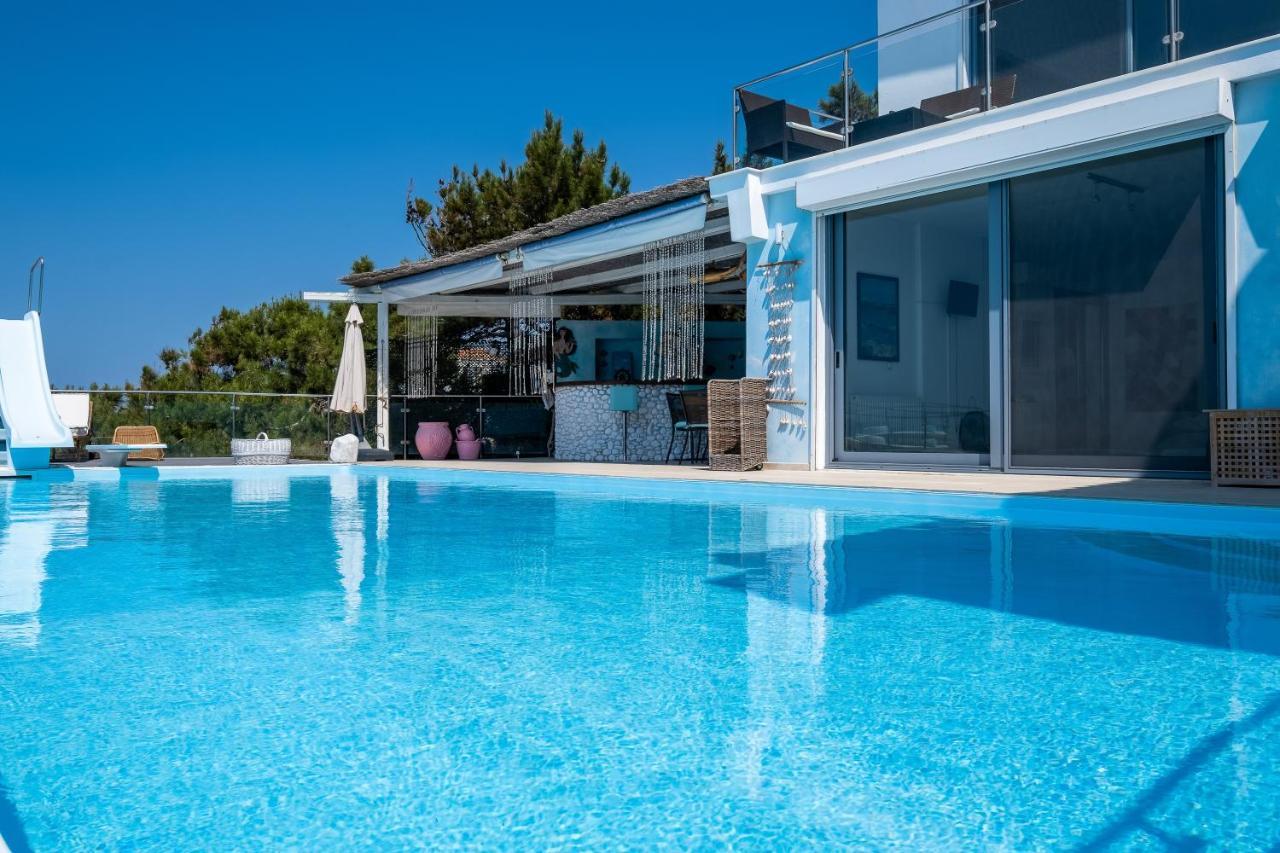 Icarus Luxury Beachfront Villa Gialiskari  エクステリア 写真